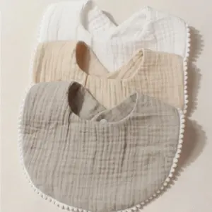 BAVOIR PERSONNALISE BEBE BRODERIE 1