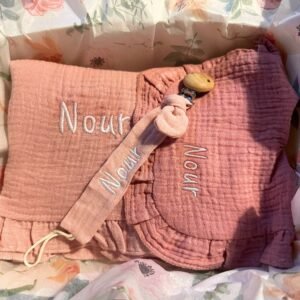 Coffret cadeau Bébé fille Brodée à personnaliser rose pale